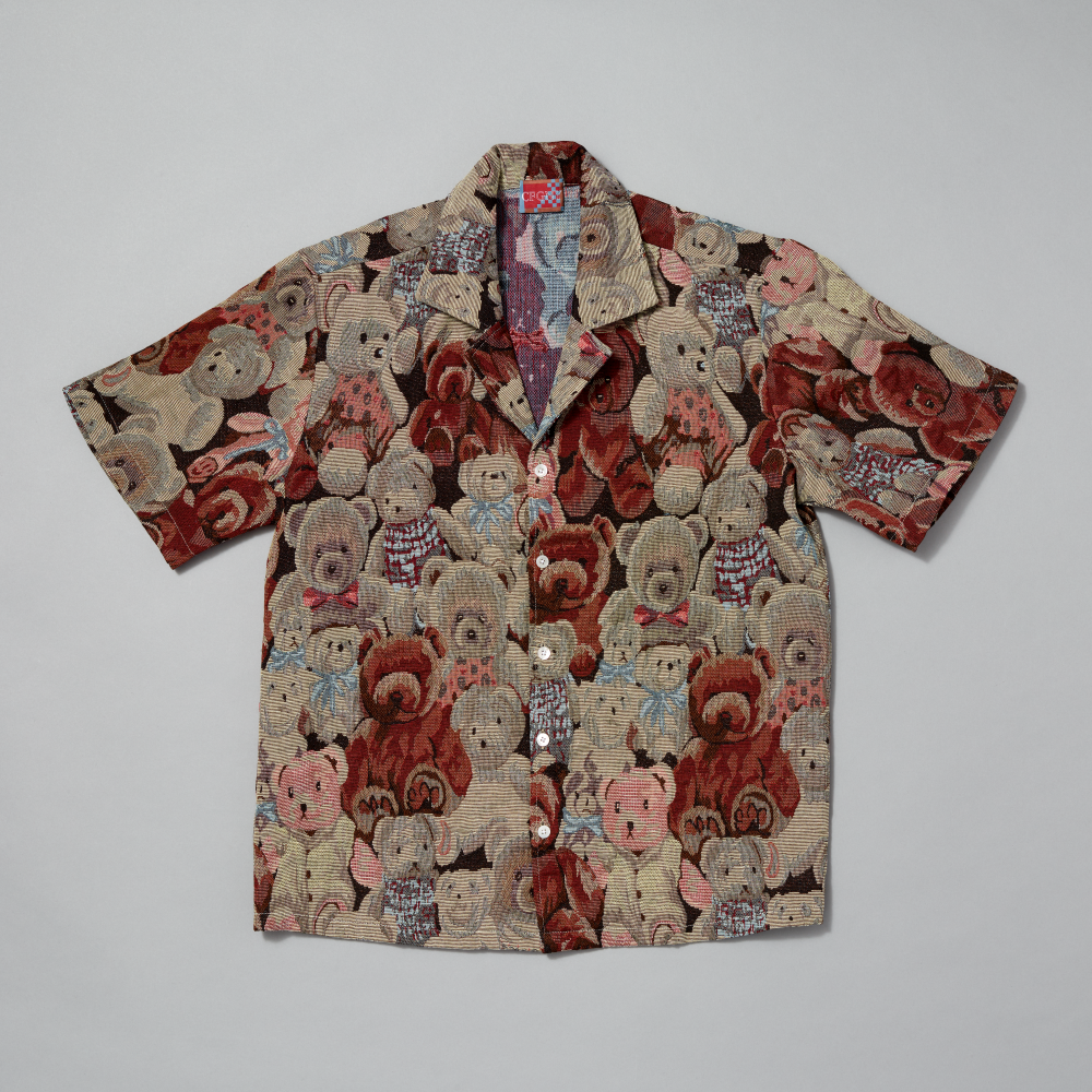 Short-sleeve shirt with teddy bear pattern on a gray background