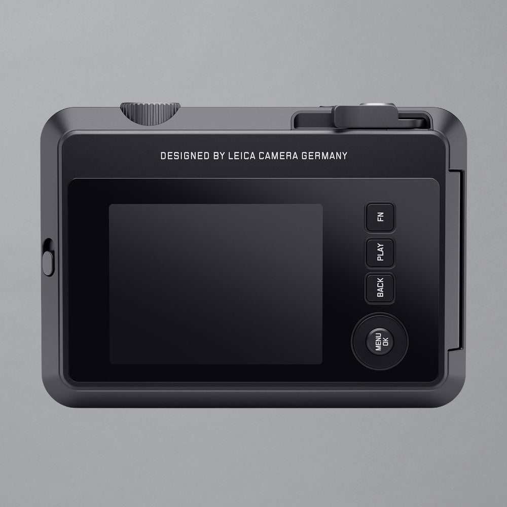 Black digital camera display with Leica branding on a gray background