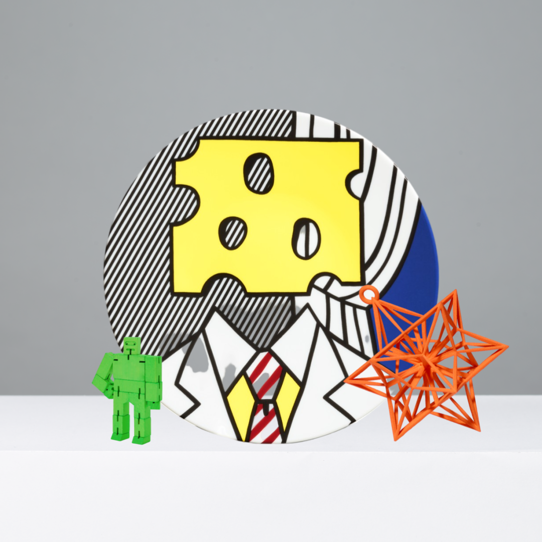 Decorative plate with a stylized illustration of a man in a white suit and cheese, accompanied by small figurines on a gray background.