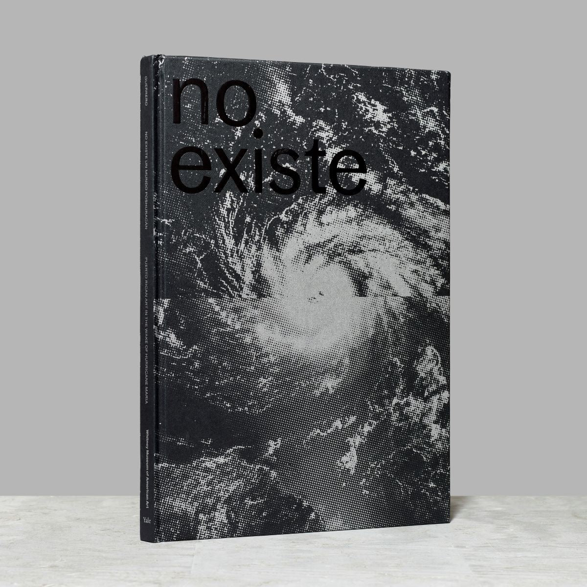 Front cover of the No existe un mundo poshuracan exhibition catalogue