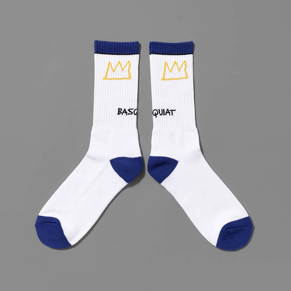 Cotton with elasticize white socks featuring Basquiat's crown in yellow artwork and name in black. 